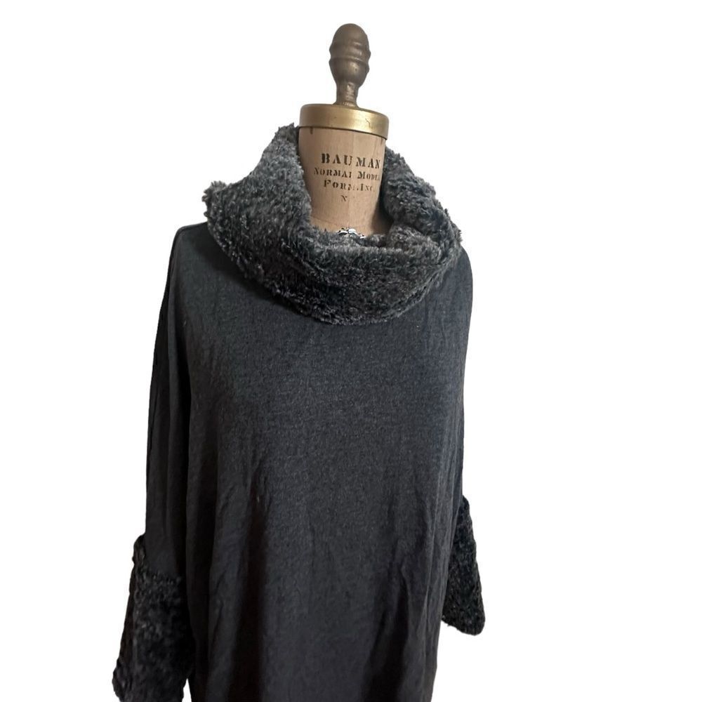 Premise grey jersey tunic with faux fur fleece cowl neck and sleeves size small